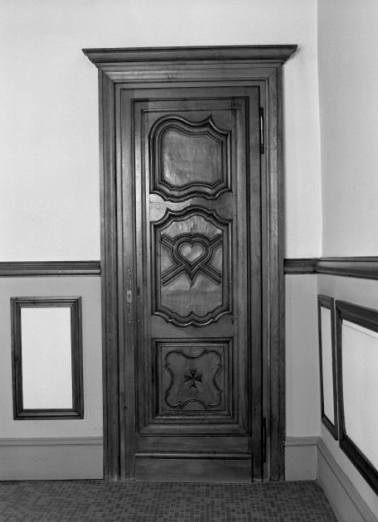 Porte du placard de la 4e chapelle gauche. © Région Bourgogne-Franche-Comté, Inventaire du patrimoine