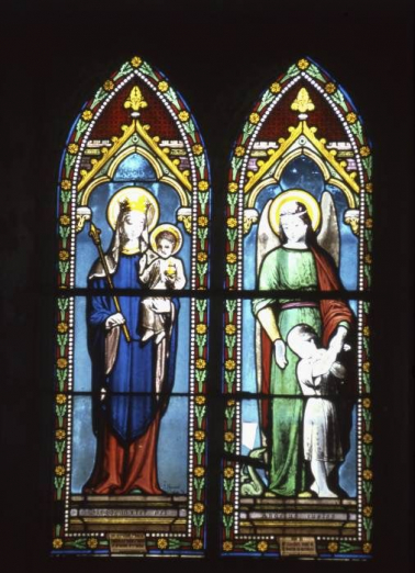 Vitrail de la nef : Vierge à l'Enfant et ange gardien. © Région Bourgogne-Franche-Comté, Inventaire du patrimoine