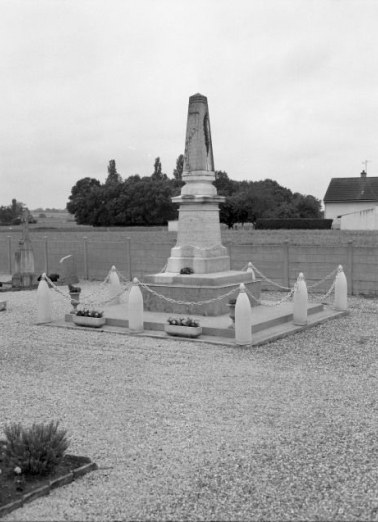 Monument aux morts de Saint-Martin-en-Gâtinois. © Région Bourgogne-Franche-Comté, Inventaire du patrimoine