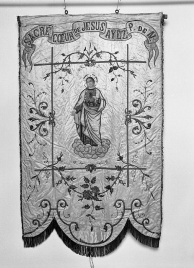 Bannière de procession : côté Sacré-coeur. © Région Bourgogne-Franche-Comté, Inventaire du patrimoine