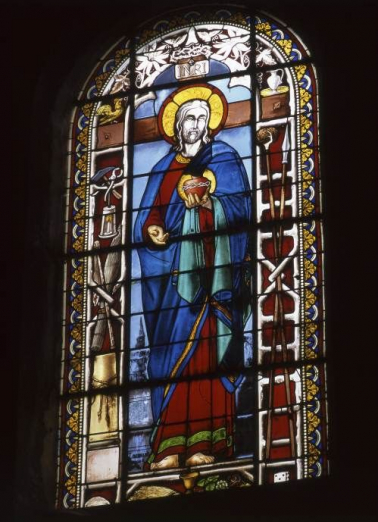 2e fenêtre droite de la nef (baie 6) : Sacré-Coeur. © Région Bourgogne-Franche-Comté, Inventaire du patrimoine