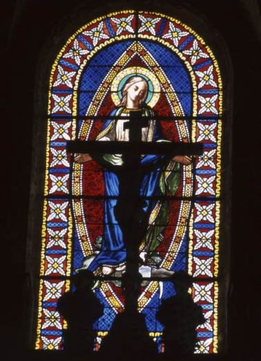 Fenêtre axiale du choeur (baie 0) : Immaculée Conception © Région Bourgogne-Franche-Comté, Inventaire du patrimoine