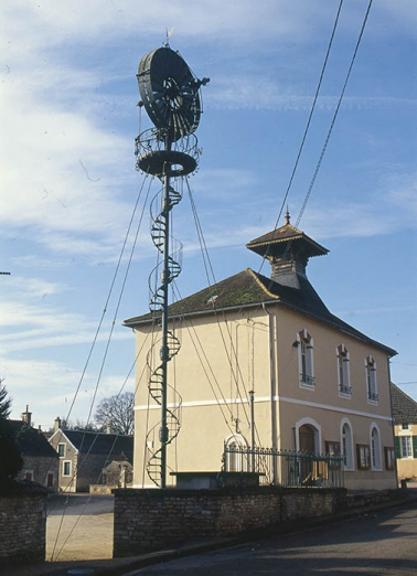 Vue d'ensemble avec la mairie. © Région Bourgogne-Franche-Comté, Inventaire du patrimoine