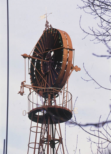 Détail : la passerelle sommitale et l'aéromoteur. © Région Bourgogne-Franche-Comté, Inventaire du patrimoine