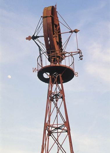 Détail de la partie sommitale. © Région Bourgogne-Franche-Comté, Inventaire du patrimoine