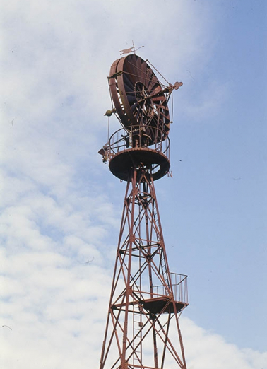 Détail de la partie sommitale. © Région Bourgogne-Franche-Comté, Inventaire du patrimoine