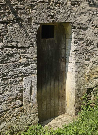 Logis de l'ancienne Maison-Dieu, détail de la porte à linteau sur coussinets. © Région Bourgogne-Franche-Comté, Inventaire du patrimoine