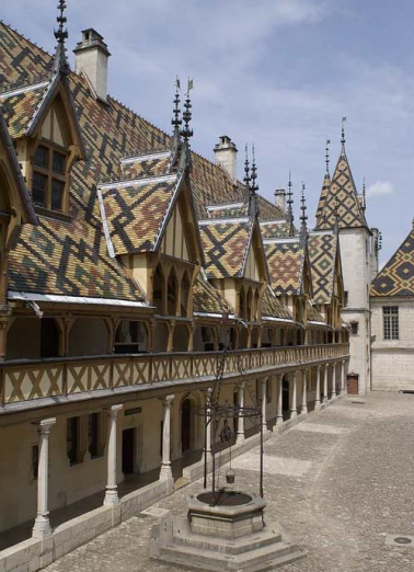 Grande aile sur cour, vue de trois quarts gauche. © Région Bourgogne-Franche-Comté, Inventaire du patrimoine