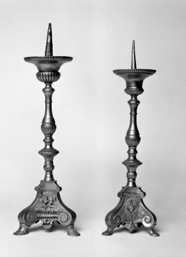 Chandeliers ornés de têtes d'angelots. © Région Bourgogne-Franche-Comté, Inventaire du patrimoine