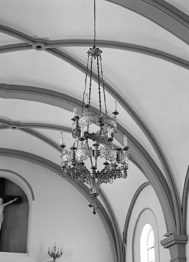 Lustre " couronne de lumière ". © Région Bourgogne-Franche-Comté, Inventaire du patrimoine