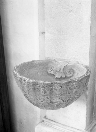 Vue d'un bénitier. © Région Bourgogne-Franche-Comté, Inventaire du patrimoine