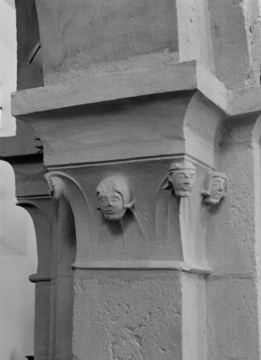 Nef, 2e grande arcade gauche, chapiteau postérieur de trois-quarts droit (n° 11 sur le plan de localisation). © Région Bourgogne-Franche-Comté, Inventaire du patrimoine