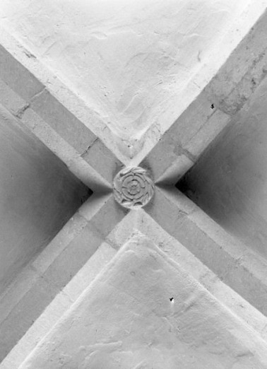 Nef, clef de voûte de la 2e travée (n° 16 sur le plan de localisation). © Région Bourgogne-Franche-Comté, Inventaire du patrimoine