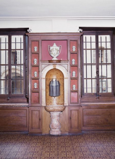 Pharmacie : fontaine. © Région Bourgogne-Franche-Comté, Inventaire du patrimoine