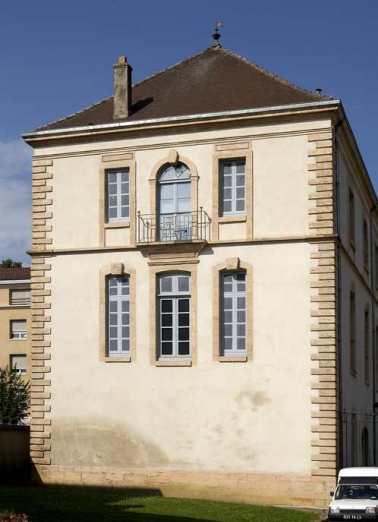 Aile gauche, vue rapprochée des percements du pignon. © Région Bourgogne-Franche-Comté, Inventaire du patrimoine