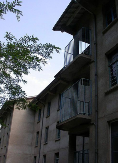 Aile des soins médicaux : détail des balcons. © Région Bourgogne-Franche-Comté, Inventaire du patrimoine