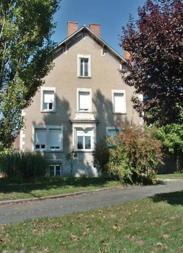 Vue d'ensemble de la façade latérale du bâtiment d'origine, depuis le jardin. © Région Bourgogne-Franche-Comté, Inventaire du patrimoine