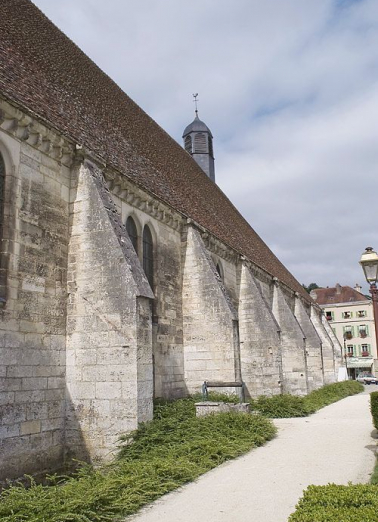 Vue des contreforts de la façade nord. © Région Bourgogne-Franche-Comté, Inventaire du patrimoine