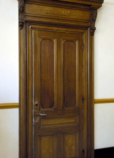 Vestibule de la chapelle, ancienne porte de l'économat. © Région Bourgogne-Franche-Comté, Inventaire du patrimoine