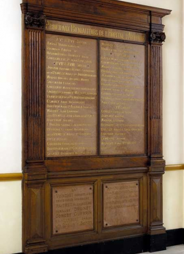 Listes des principaux bienfaiteurs de l'hôpital. © Région Bourgogne-Franche-Comté, Inventaire du patrimoine