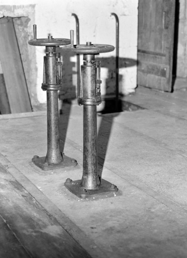 Rez-de-chaussée. Commandes d'ouverture des vannes. © Région Bourgogne-Franche-Comté, Inventaire du patrimoine