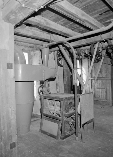2e étage. Arbre à poulies et Trieur à son. © Région Bourgogne-Franche-Comté, Inventaire du patrimoine