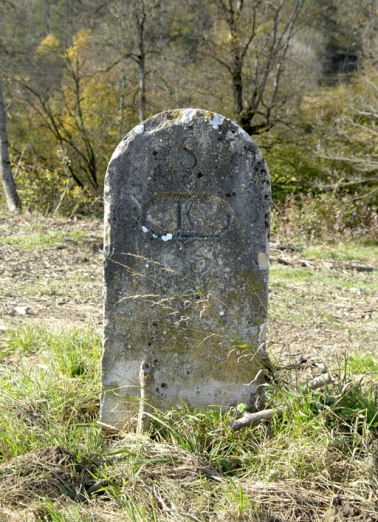 Borne vue de face. © Région Bourgogne-Franche-Comté, Inventaire du patrimoine