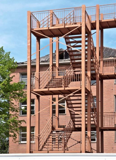 Bâtiment hospitalier, escalier de secours. © Région Bourgogne-Franche-Comté, Inventaire du patrimoine