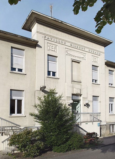 Clinique de dermato-vénéréologie, détail de la façade. © Région Bourgogne-Franche-Comté, Inventaire du patrimoine