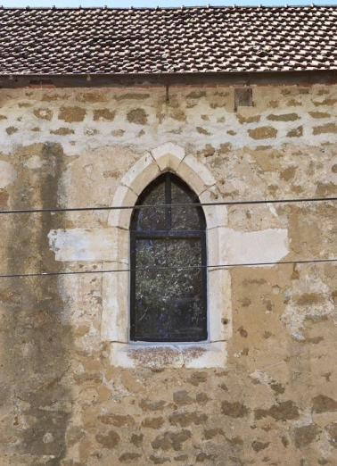 Chapelle : fenêtre brisée du mur de long-pan sur rue. © Région Bourgogne-Franche-Comté, Inventaire du patrimoine