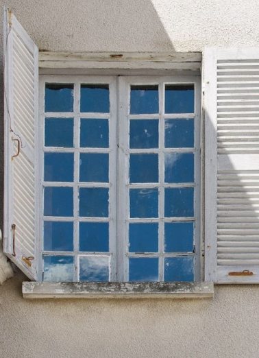 Bâtiment sud-ouest, détail d'une fenêtre. © Région Bourgogne-Franche-Comté, Inventaire du patrimoine