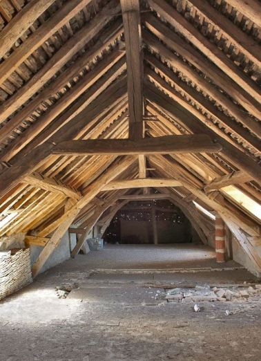 Comble et charpente du bâtiment sud. © Région Bourgogne-Franche-Comté, Inventaire du patrimoine