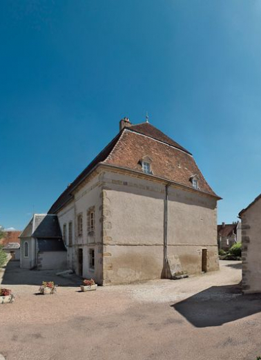 Façades postérieure et gauche (sud) du bâtiment principal. © Région Bourgogne-Franche-Comté, Inventaire du patrimoine