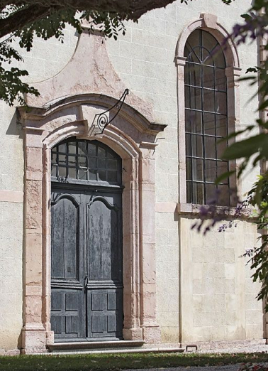 Corps de bâtiment central : porte de la salle des femmes. © Région Bourgogne-Franche-Comté, Inventaire du patrimoine