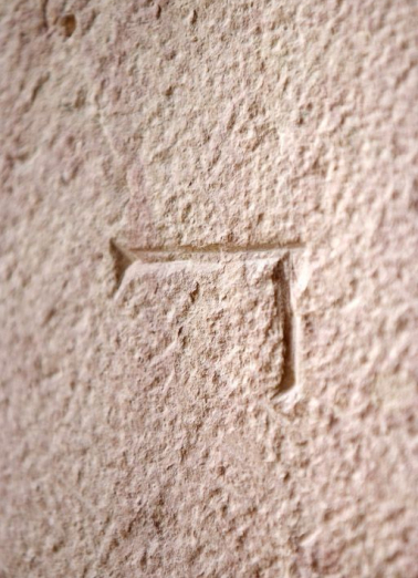 Marque de tâcheron de l'arrière cuisine. © Région Bourgogne-Franche-Comté, Inventaire du patrimoine