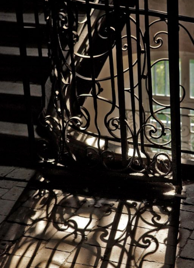 Aile ouest : détail de la grille de l'escalier menant au grenier. © Région Bourgogne-Franche-Comté, Inventaire du patrimoine