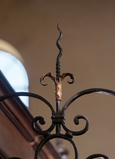 Détail de la grille entre les deux salles de malades. © Région Bourgogne-Franche-Comté, Inventaire du patrimoine