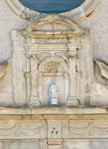 Détail du décor de la porte d'entrée. © Région Bourgogne-Franche-Comté, Inventaire du patrimoine