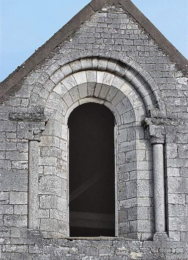 Baie au-dessus du portail. © Région Bourgogne-Franche-Comté, Inventaire du patrimoine