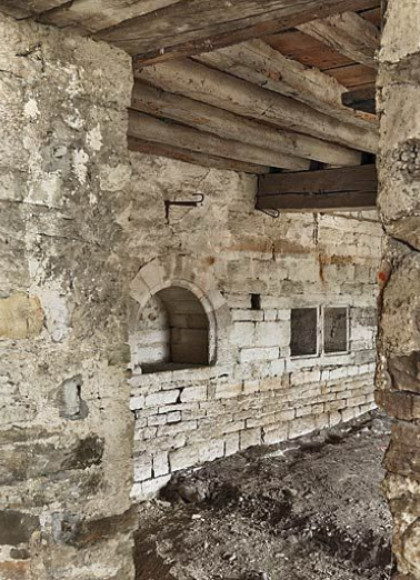 Ancienne chapelle : pièce donnant côté cour, vue depuis la pièce médiane. © Région Bourgogne-Franche-Comté, Inventaire du patrimoine