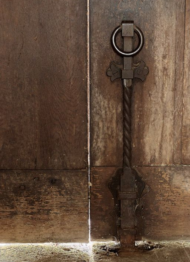 Chapelle : détail de la porte. © Région Bourgogne-Franche-Comté, Inventaire du patrimoine