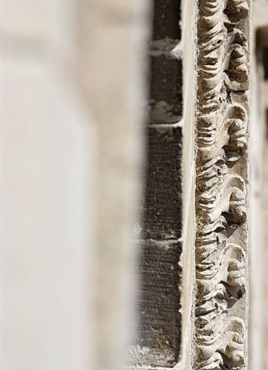 Détail du décor de la porte de la salle voûtée, rue du Château. © Région Bourgogne-Franche-Comté, Inventaire du patrimoine