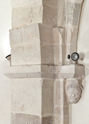 Support et culot antérieur gauche de la troisième travée du bas-côté gauche. © Région Bourgogne-Franche-Comté, Inventaire du patrimoine