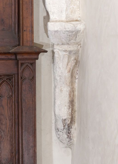 Culot postérieur droit de la troisième travée du bas-côté droit. © Région Bourgogne-Franche-Comté, Inventaire du patrimoine