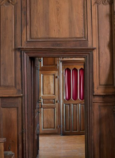 Porte de la sacristie. © Région Bourgogne-Franche-Comté, Inventaire du patrimoine Porte de la sacristie. © Région Bourgogne-Franche-Comté, Inventaire du patrimoine