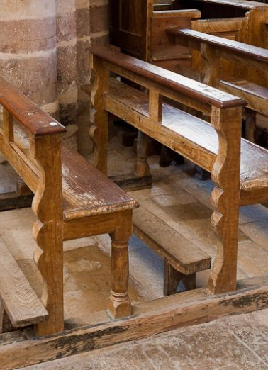 Vue de 3 bancs de fidèles. © Région Bourgogne-Franche-Comté, Inventaire du patrimoine