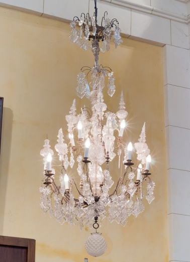 Vue du lustre du bras gauche du transept. © Région Bourgogne-Franche-Comté, Inventaire du patrimoine