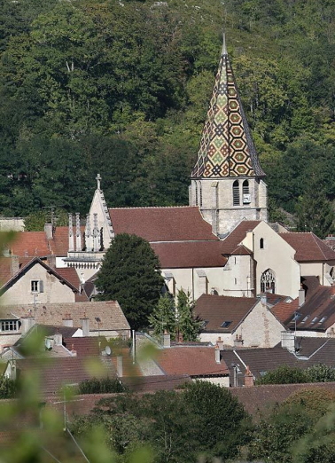 Le clocher de l'église Saint-Baudèle de Plombières-lès-Dijon, vu du canal. © Région Bourgogne-Franche-Comté, Inventaire du patrimoine