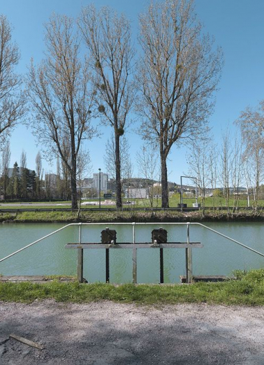 Déversoir du canal dans l'Ouche : vannes. © Région Bourgogne-Franche-Comté, Inventaire du patrimoine