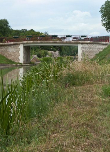 Vue du pont depuis l'aval. © Région Bourgogne-Franche-Comté, Inventaire du patrimoine